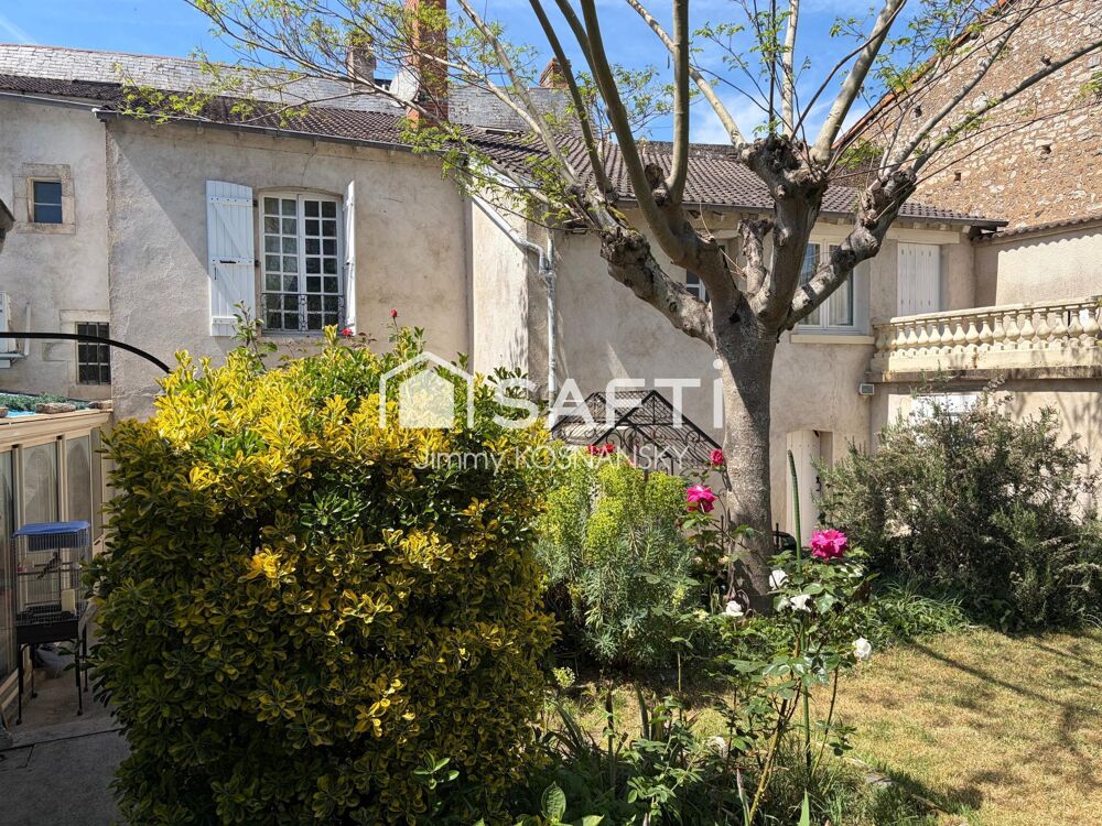 Maison de caractère et jardin arboré