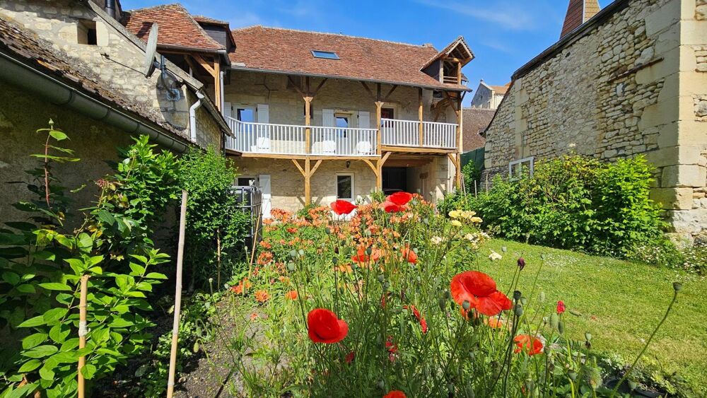 Maison de charme au coeur du village, avec jardin intimiste et beaux volumes familiaux
