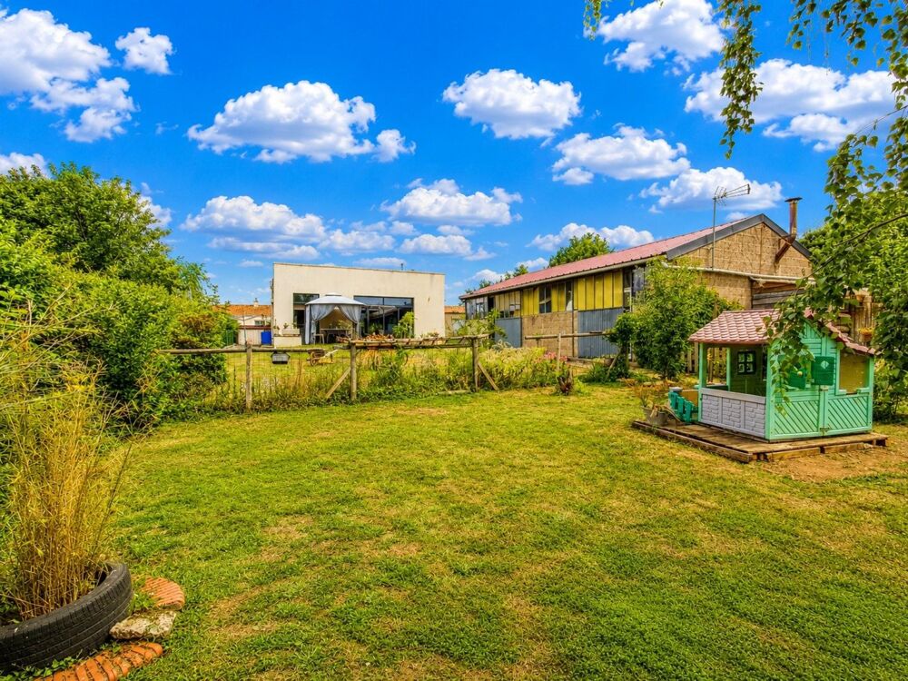Vente Maison PLAIN-PIED RÉNOVÉ - 3 CHAMBRES AVEC SPA ET HANGAR DE 90 M² Sainte-hermine