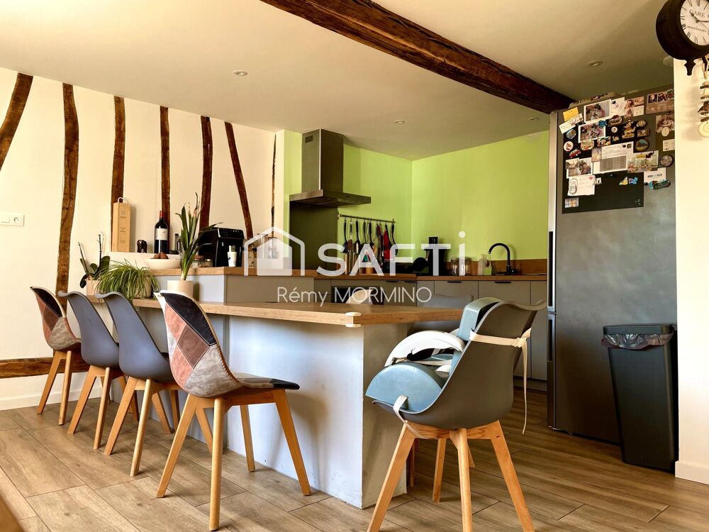 ? Nouveauté à ne pas manquer ! Découvrez cette belle maison de 153 m² entièrement rénovée, offrant de beaux volumes, des équipem