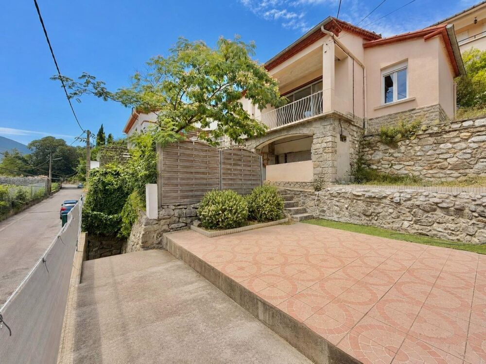 Maison 4 faces avec vue montagne et jardin