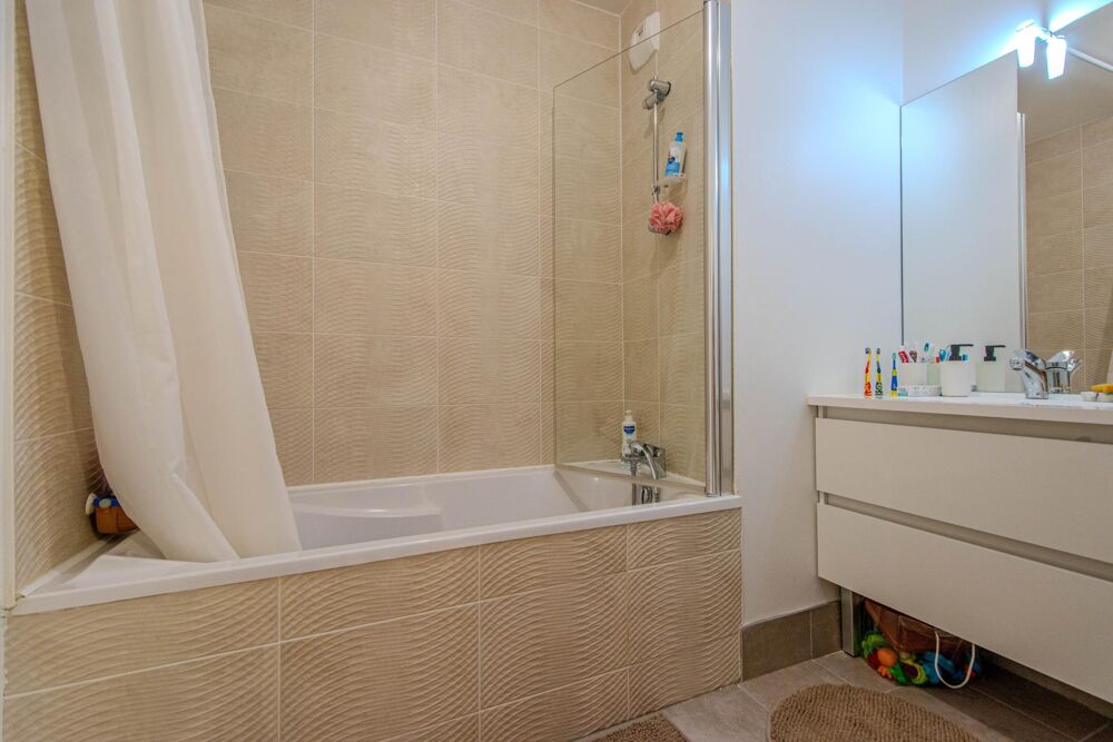 Vente Appartement APPARTEMENT 3 CHAMBRES, 2 PARKINGS, 2 TERRASSES Floirac