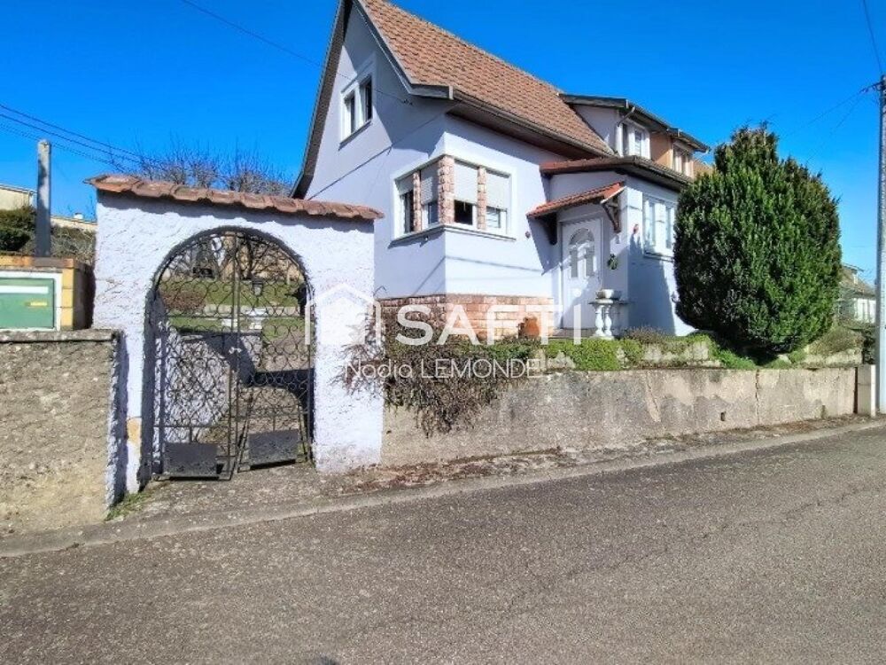 Maison avec joli jardin, garage et dépendance, située au calme à Hombourg-Haut.