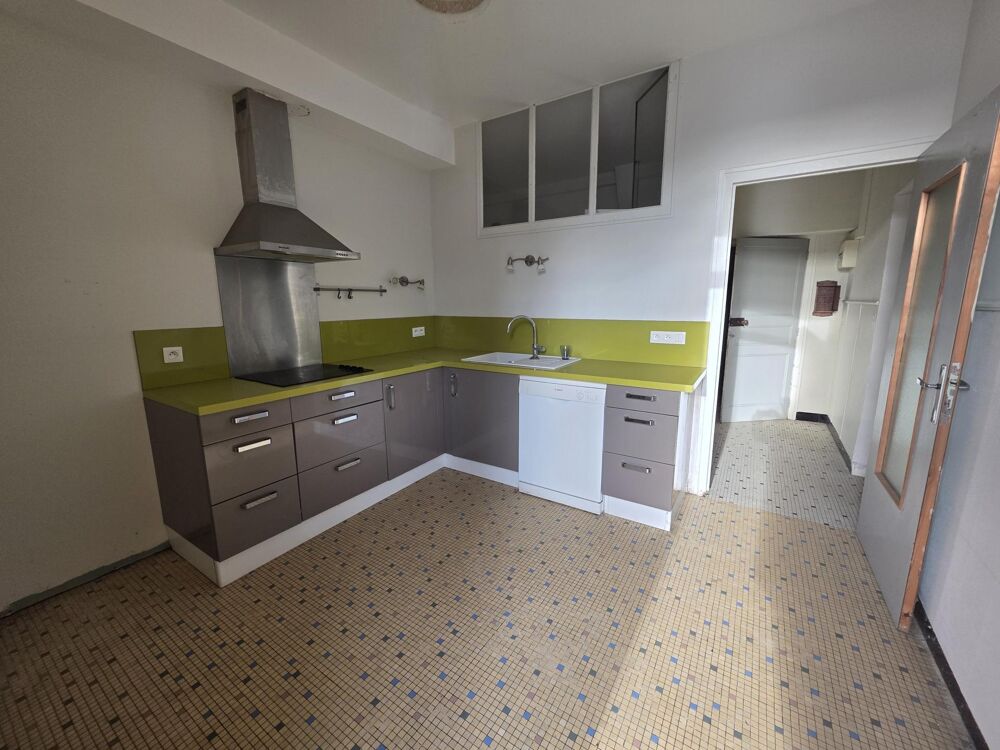 Grande maison de village et son garage et ses dépendances !