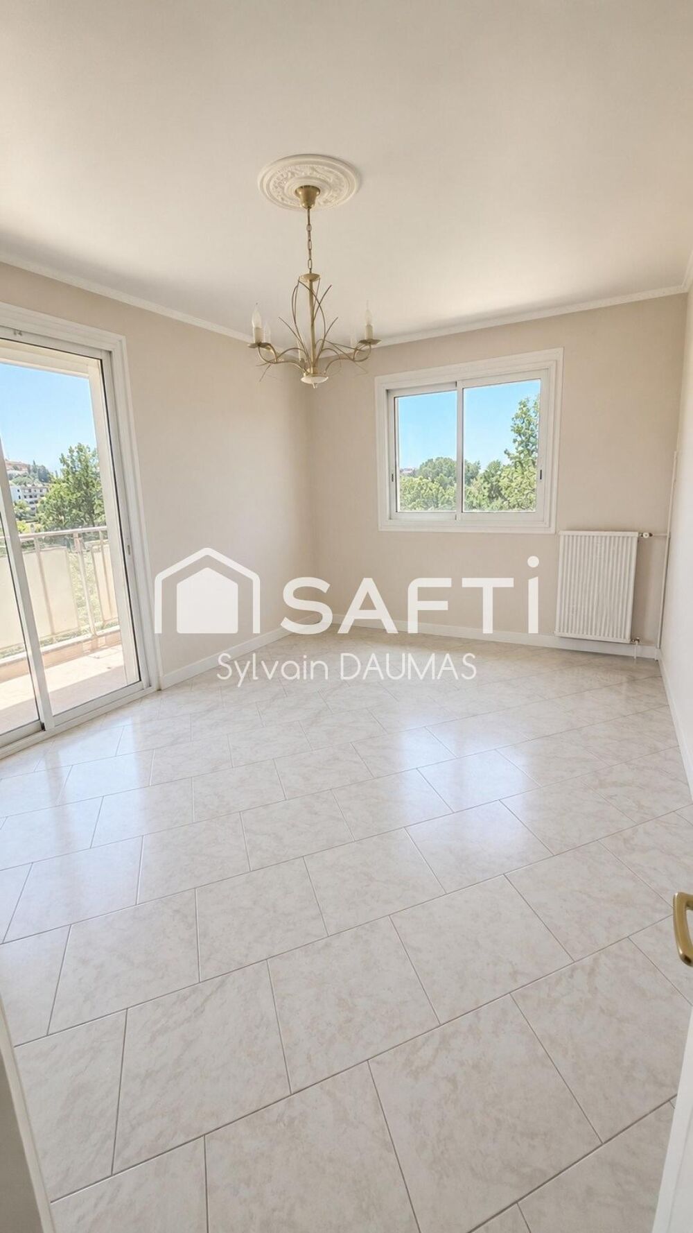 T3 lumineux avec 2 grandes chambres et dressing Quartier Les Routes