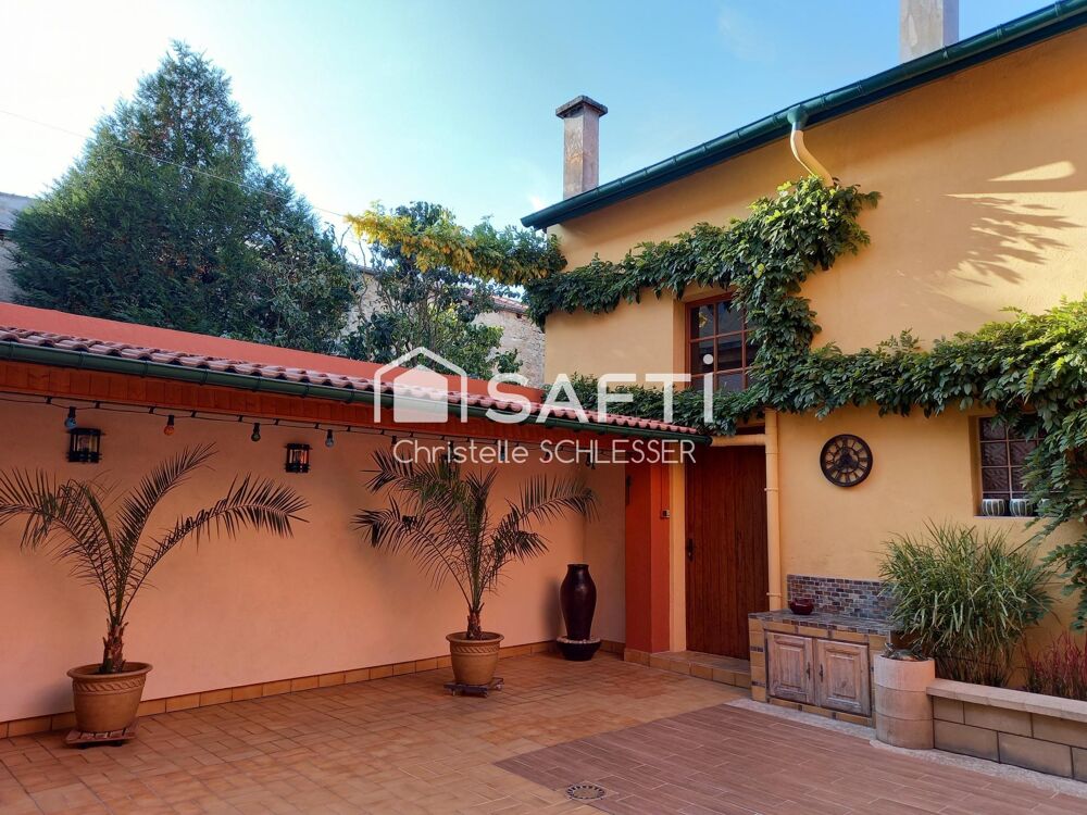 Charme et Authenticité : Grande Maison de Village de 200 m2 avec Patio