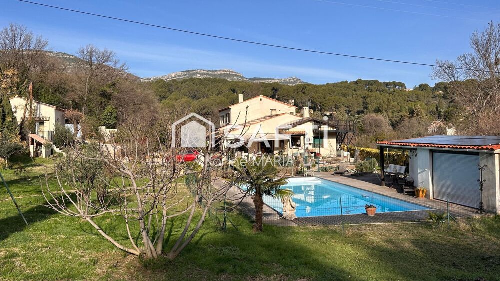 Vente Maison 13400 - AUBAGNE - Propriété de 242 m2 sur un terrain plat de 4643 m2 avec dépendances, piscine et garage Aubagne