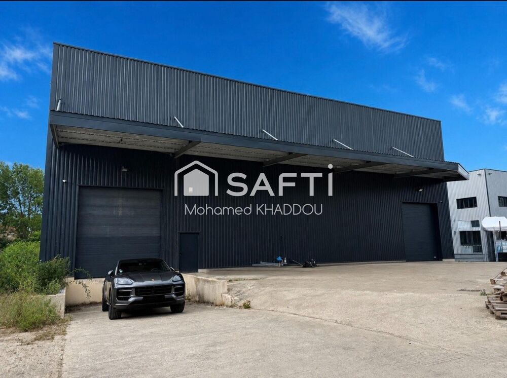   700 m² d'opportunités pour développer votre activité dans un emplacement stratégique. 
