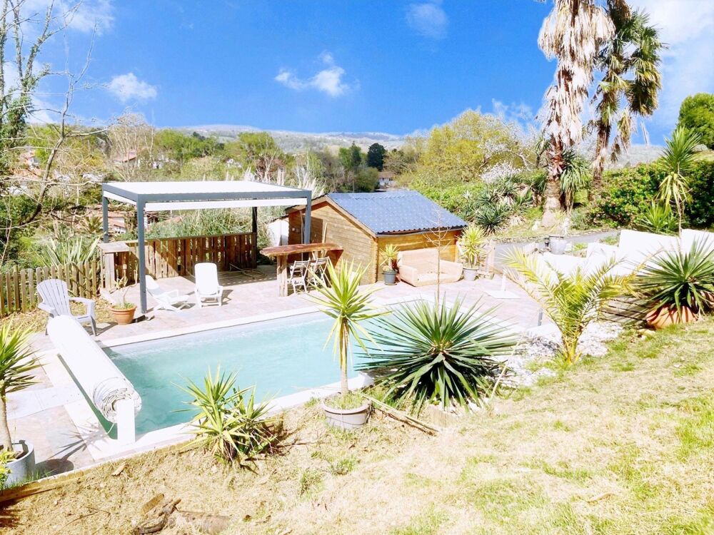 Cambo les bains avec vue à 180 degrés, propriété sur 6500m2 de terrain