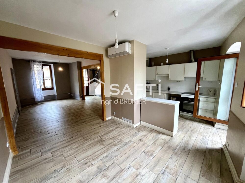 Maison avec une cour