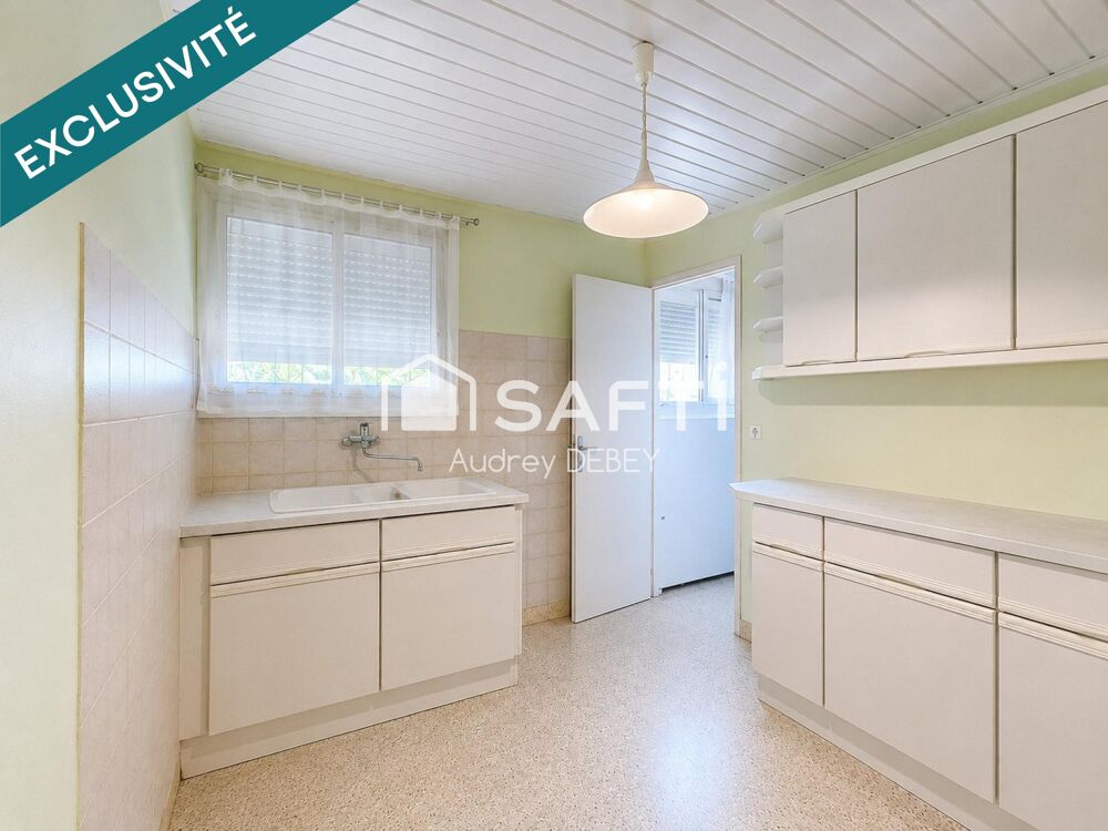 Vente Appartement LE PRIVILÈGE DU TOUT À PIED À SANARY-SUR-MER – LUMINEUX T3 TRAVERSANT AU DERNIER ÉTAGE AVEC BALCON TERRASSE Sanary-sur-mer