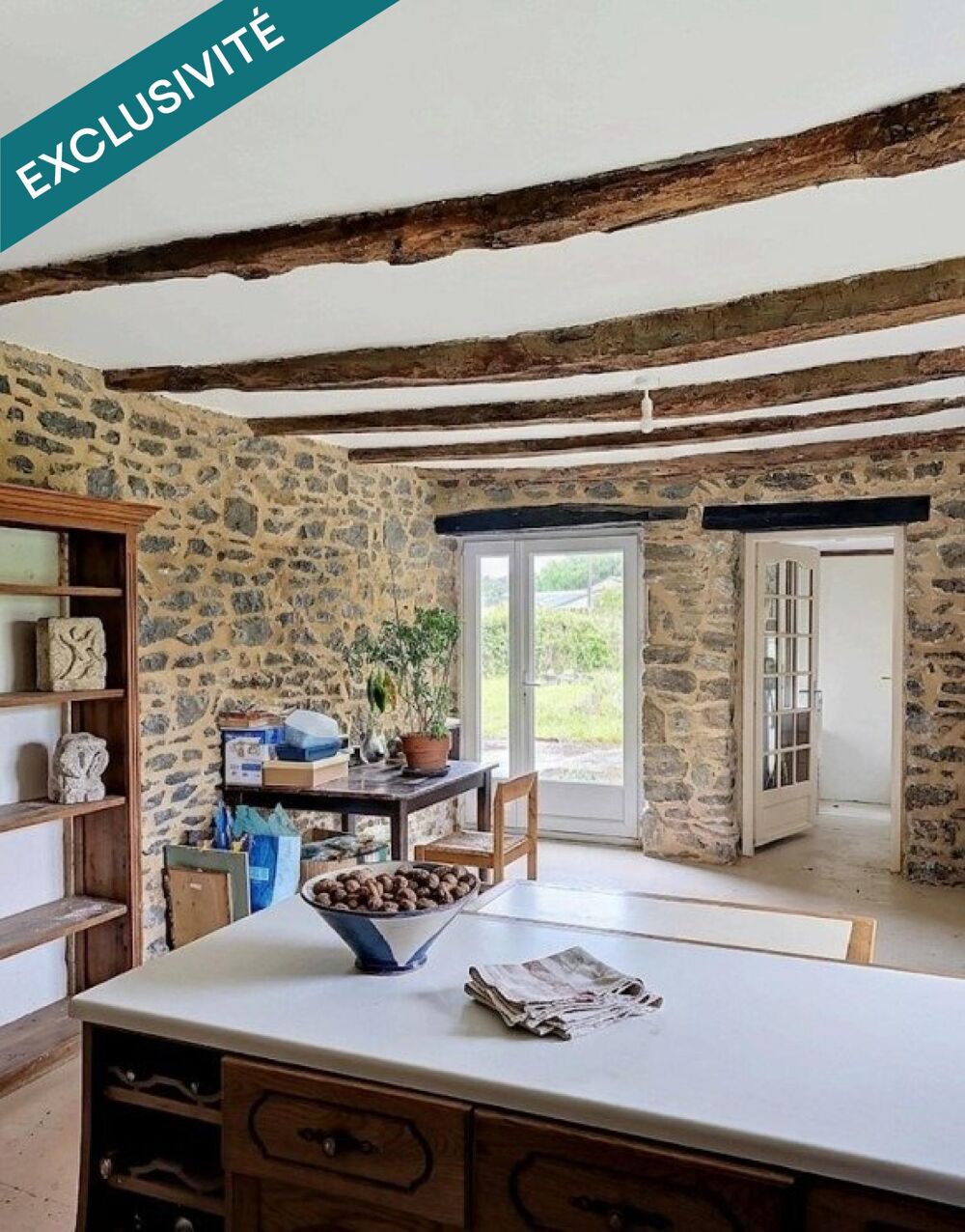 Belle maison mitoyenne, offrant de beaux volumes ainsi qu'un fort potentiel de personnalisation, avec accès routier immédiat .
