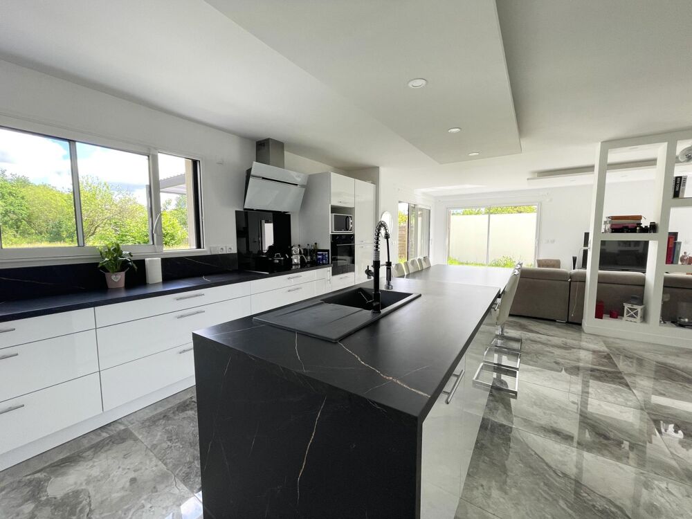 BOUGUENAIS LES COUËTS  MAISON CONTEMPORAINE DEXCEPTION  185 m²  4 CHAMBRES  TERRAIN 2 400 m²