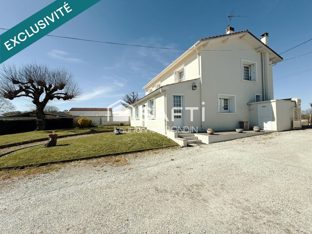 Maison à étage avec dépendances- Asnieres la Giraud