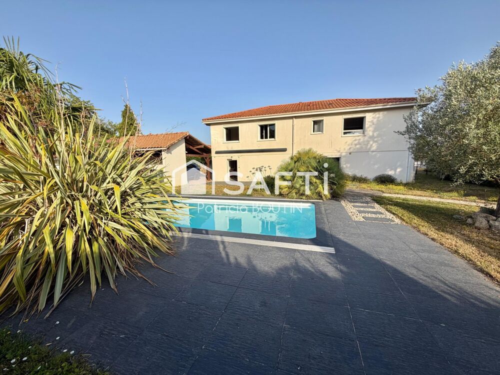 PAVILLON 5 CHAMBRES GARAGE PISCINE ET JARDIN A FRANCOIS
