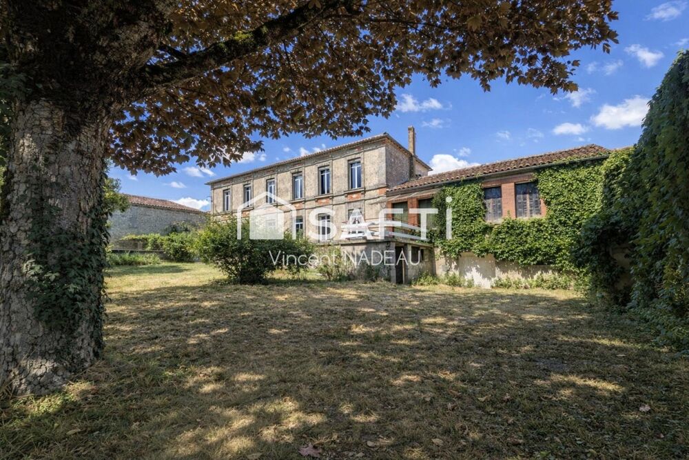 Maison - 7 pièces - 242 m²