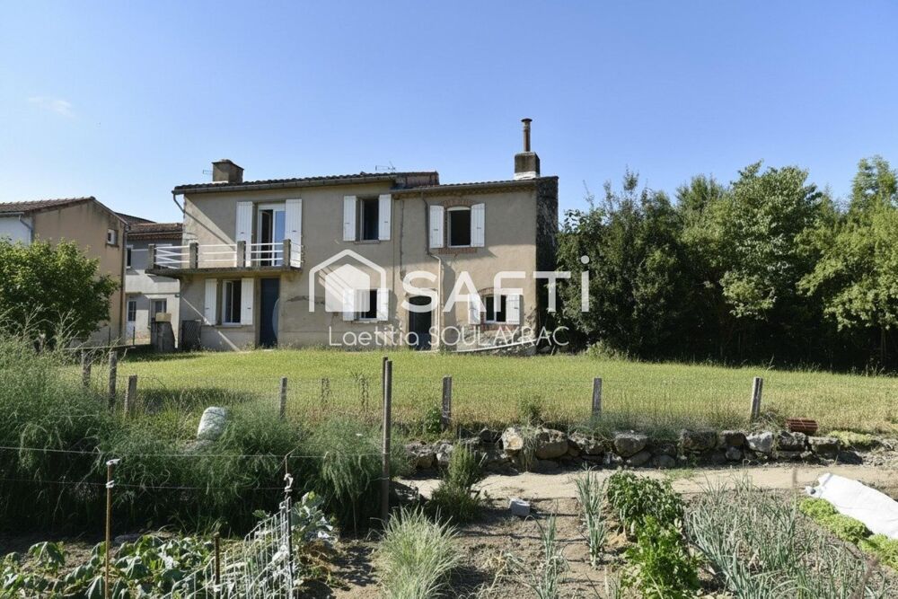 Maison de village rénovée de 108m² avec garage et jardin.