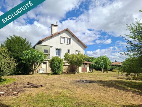  Idéalement située dans Lanuejouls sur l'axe Rodez/Villefranche de Rouergue proche de toutes commodités et transport.s dans le vi Maison - 6 pièce(s) - 113 m²