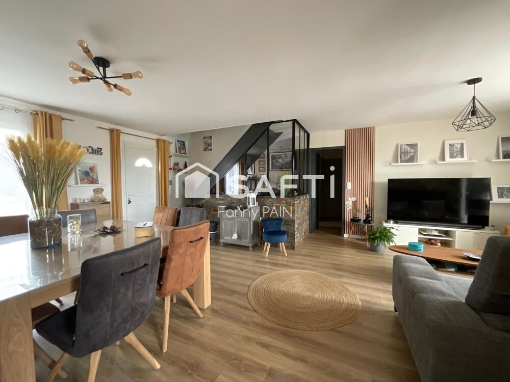 Maison familiale de 2004 avec dépendance de 68 m² et piscine