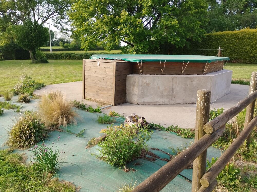 Découvrez ce gîte de caractère avec piscine hors sol et grand terrain