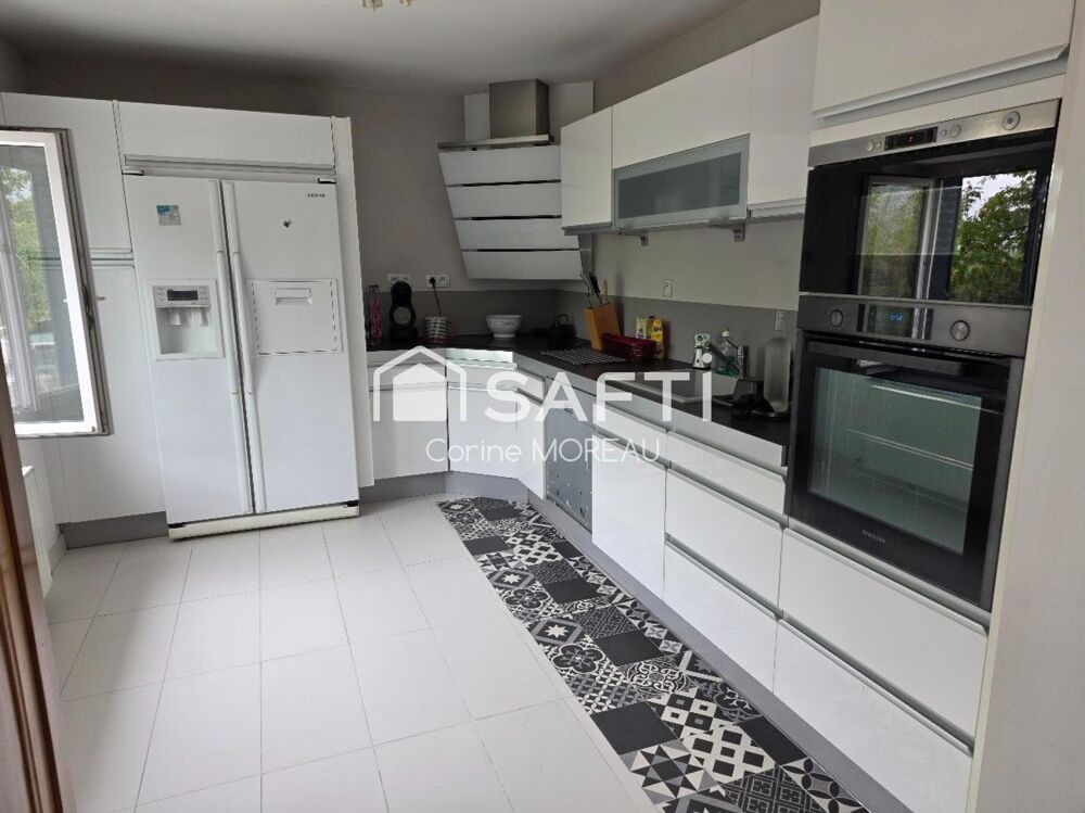 Vente Maison grande maison de 211 m2 avec appartement indépendant, 6 chambres AngoulÊme