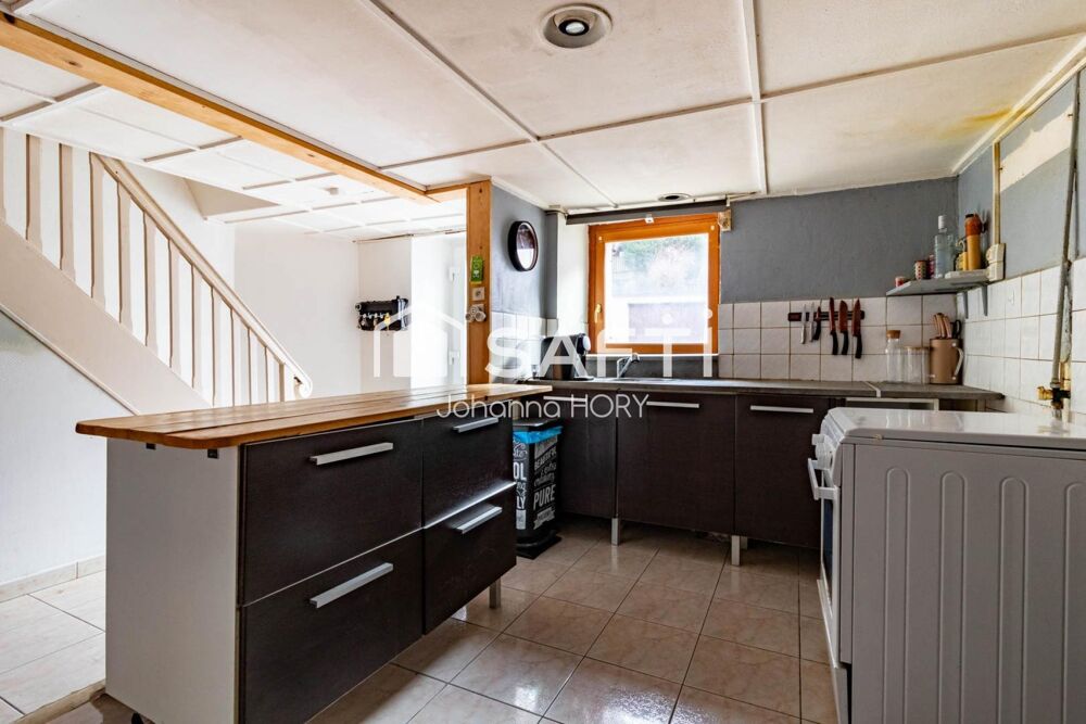 Maison mitoyenne à rénover 216 m2 à Fort potentiel