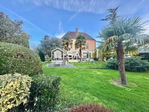   MAISON DE MAITRE + PETITE MAISON ET DEPENDANCES A BENET ! Maison - 9 pi�ce(s) - 302 m�