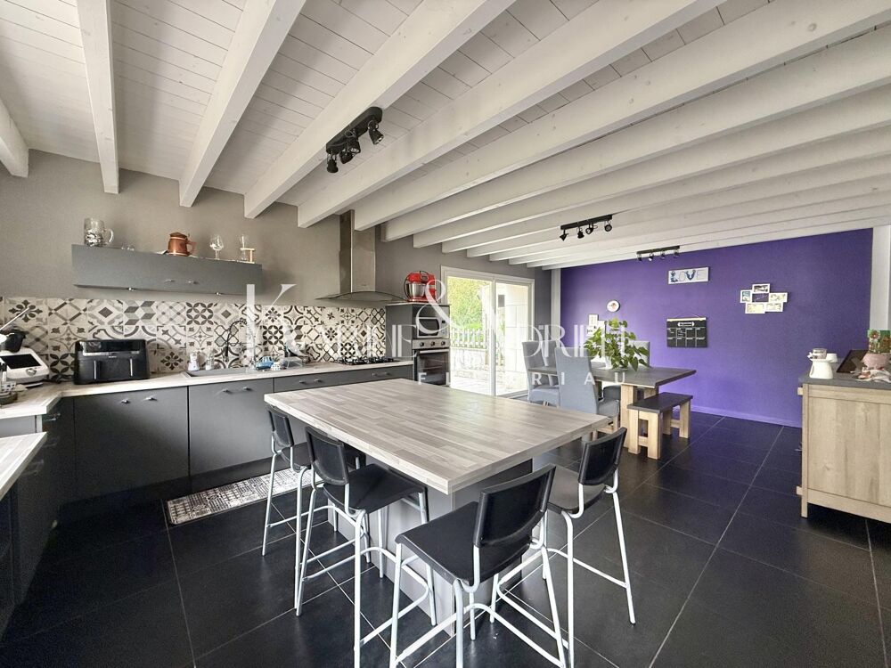 Vente Maison Maison en pierre rénovée offrant 3 chambres, jardin, dépendances et garage Fontenay-le-comte