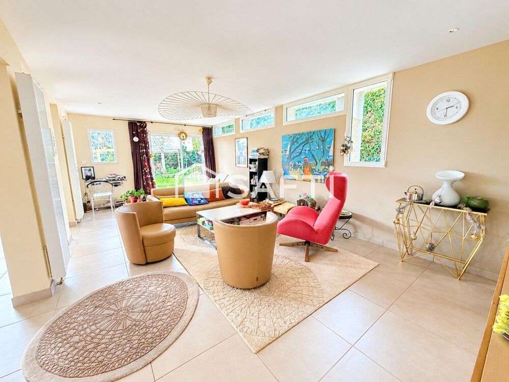 SPLENDIDE DEMEURE DE 364 M2 SUR TERRAIN DE 902 M2 A REGUINY