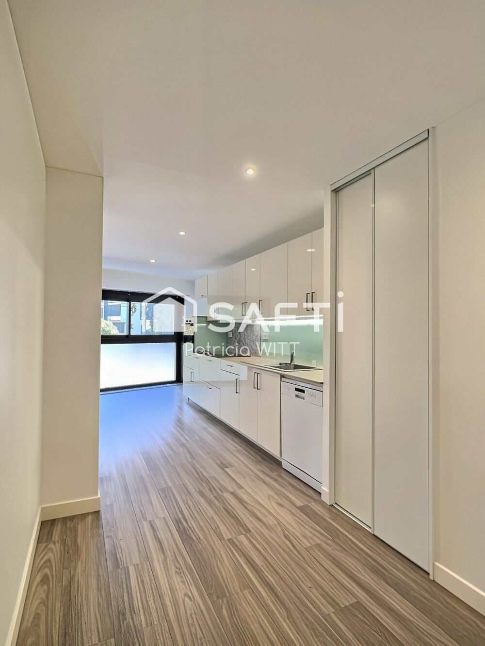 À 20 min de Genève en tram  Appartement 120 m² entièrement rénové au coeur dAnnemasse, parking