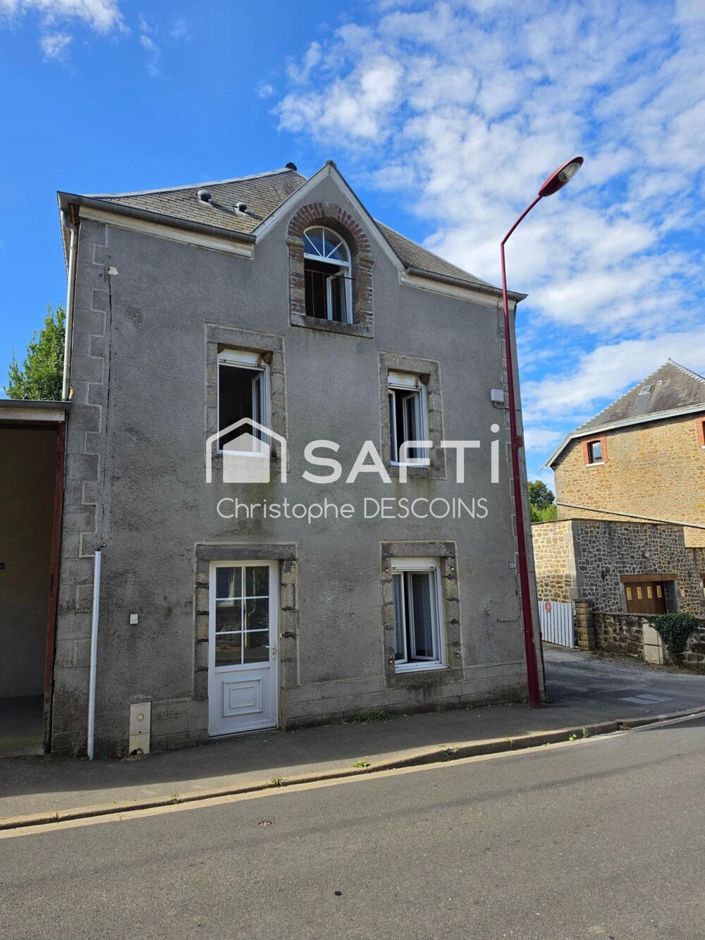 Maison de ville rénovée à Oisseau
