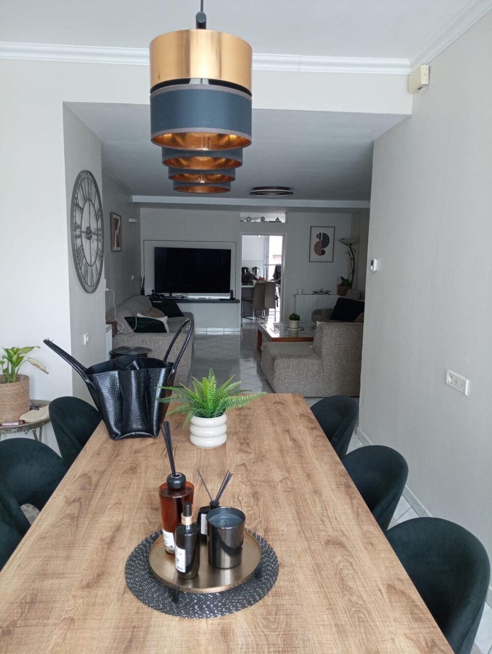 Maison 110 m2, 4 chambres, quartier Wazemmes en excellent état général. Aucun travaux à prévoir.