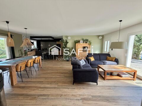   PAVILLON DE PLAIN PIED 4 CHAMBRES, BUREAU PISCINE ET GARAGES ! Maison - 7 pi�ce(s) - 131 m�