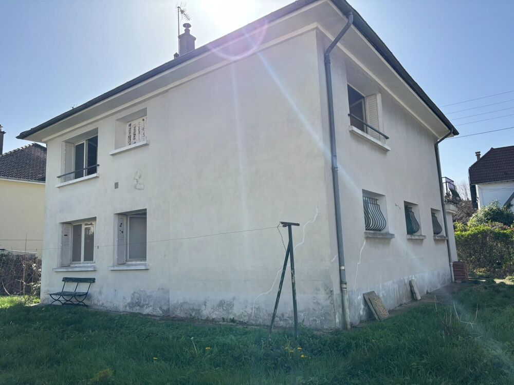 Maison des années 60 avec sous sol complet - Quartier résidentiel proche écoles et commerces