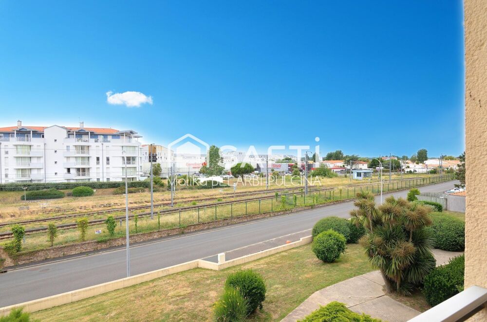 T2 lumineux avec loggia et parking aux Sables