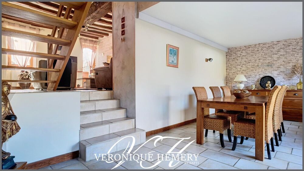 Vente Maison Charmante maison de village de 180 m2 entièrement rénovée offre une belle prestation avec un cadre de vie unique alliant authent Champigne