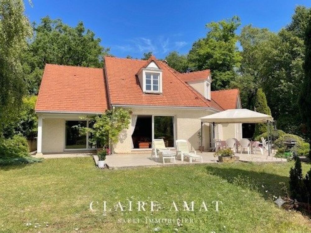 L'élégance d'une maison d'architecte dans un écrin de verdure.