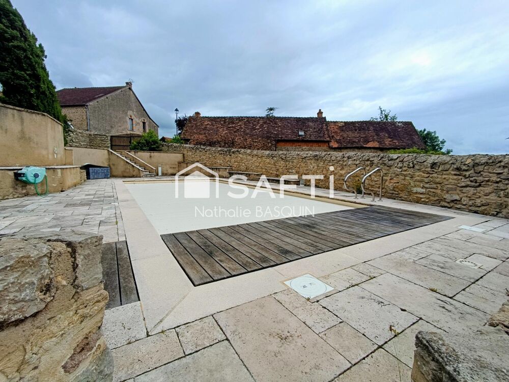 Maison en pierre de caractère 213 m2 avec piscine.