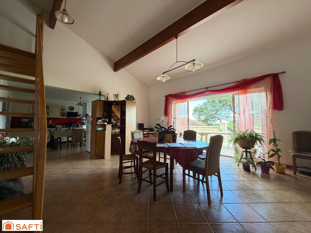 Vente Maison Ensemble immobilier idéalement situé entre Villeneuve-sur-Lot et Agen de nombreuses dépendances sur une parcelle de 3333m2 Sainte-colombe-de-villeneuve