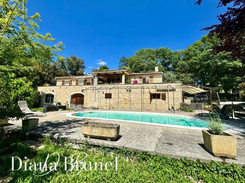   Maison de 225m� sur terrain de 2106m� avec piscine Maison - 8 pi�ce(s) - 225 m�