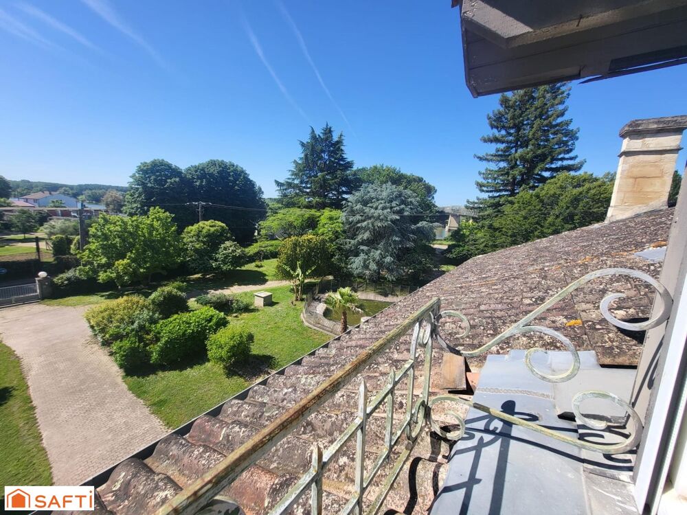 BELLE MAISON DE VILLE AVEC PARC ARBORÉ
