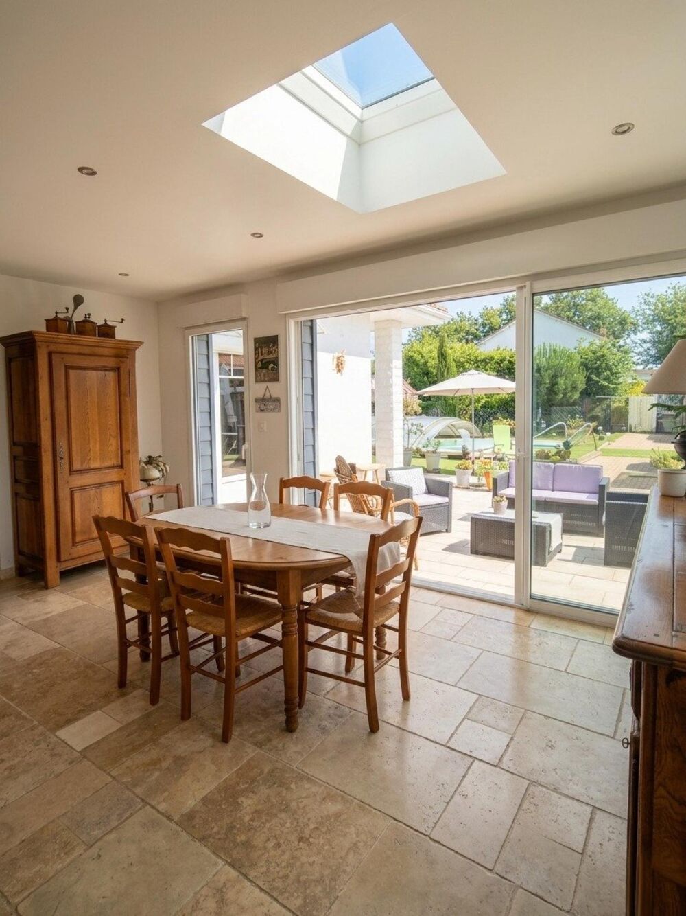Vente Maison Coup de coeur à Rochefort ! Superbe maison avec piscine et extension contemporaine. Rochefort