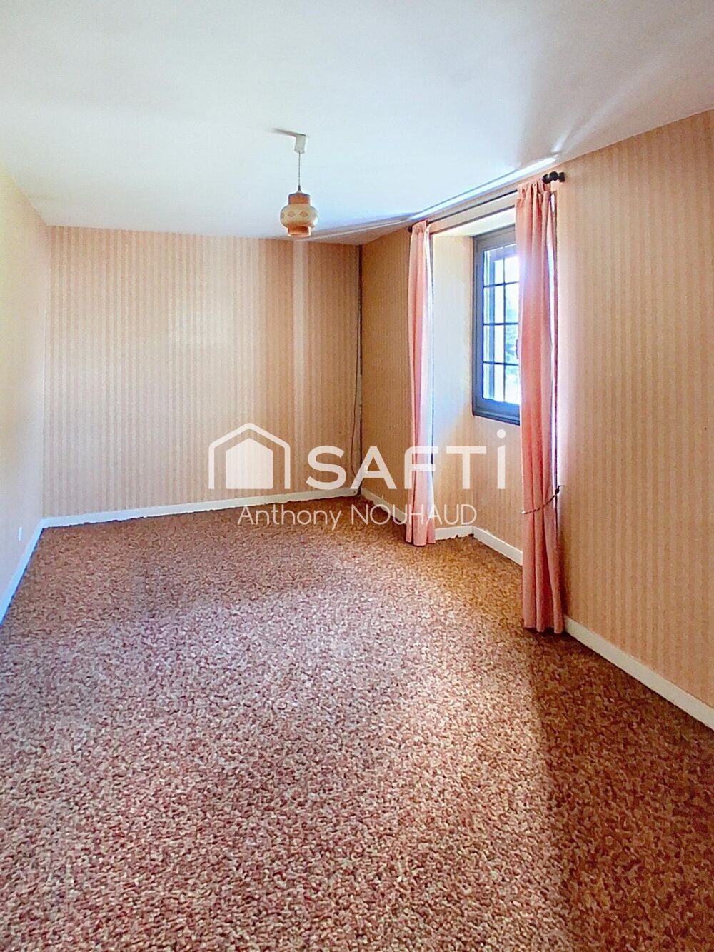 Vente Maison Bien avec 3 chambres, séjour, cuisine, grd garage Gensac-la-pallue