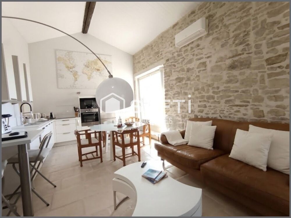 Maison de village rénovée et terrasse tropézienne