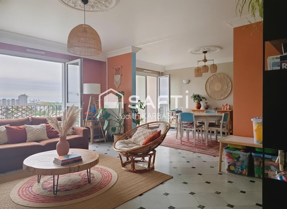 Appartement traversant au pied du métro