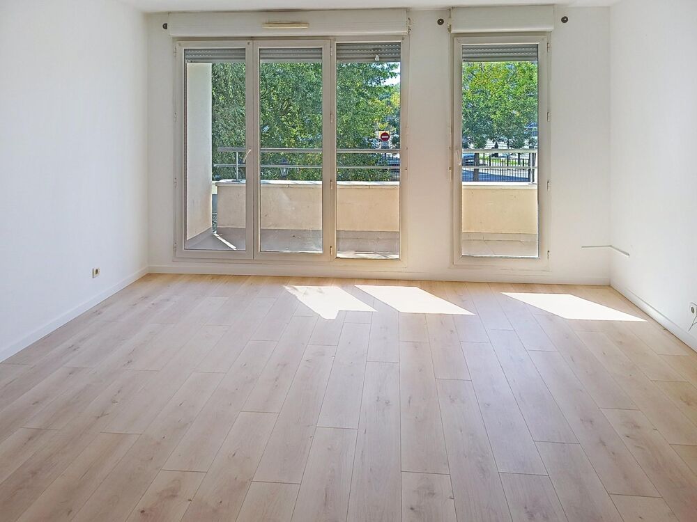 Vente Appartement Très Bel Appartement 3P Lumineux avec Extérieur au pied de la Gare RER de Cergy-le-Haut Cergy