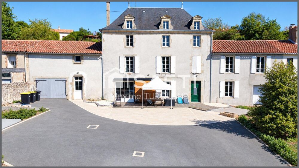 Maison de Maître 234m², 4 Chambres, 2160m² de terrain + dépendances.