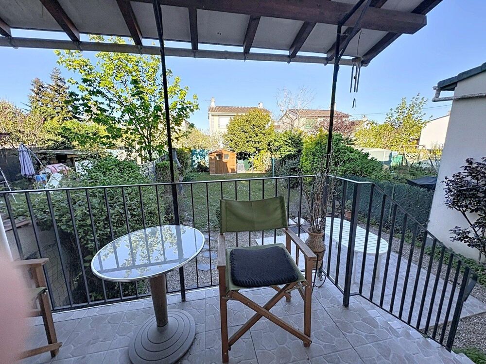 Conflans-Sainte-Honorine  Maison familiale 3 chambres avec jardin, sous-sol total et garage.