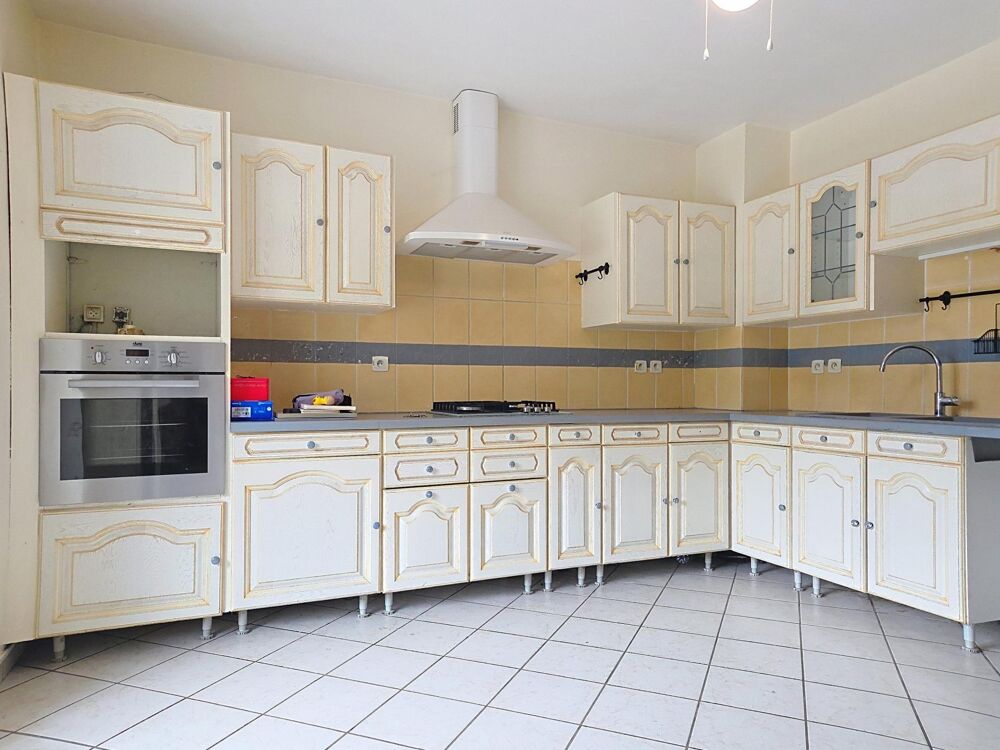 Maison en pisé, avec dépendance et cave voutée