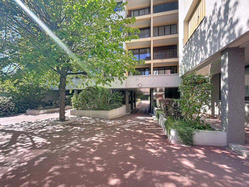 APPARTEMENT T3 DE 52 M2 AVEC CAVE A QUELQUES MINUTES DU RER LAPLACE